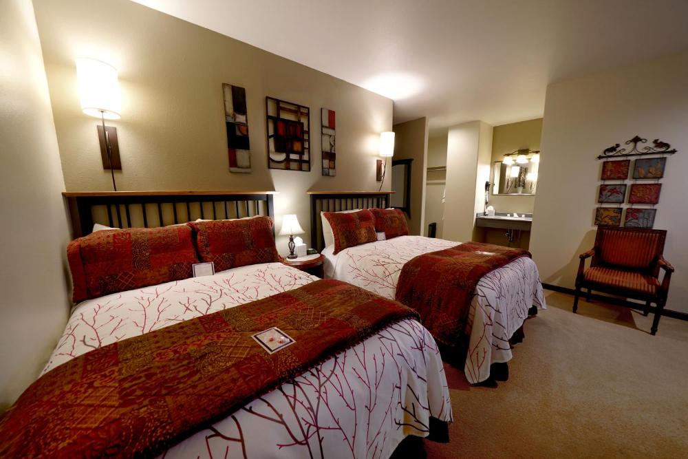 Double Room with Two Double Beds interior